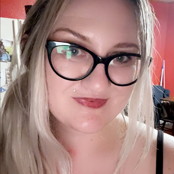 Meet your Posher, Casey - Picture 4 of 5